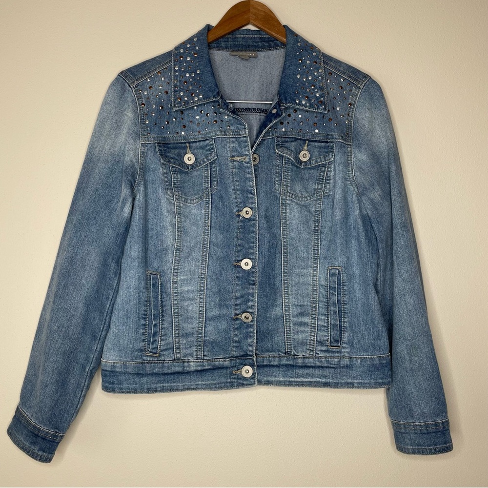 Roz & Ali Distressed Blue Denim Trucker Style Jean Jacket Studded Yoke & Collar - Picture 2 of 8